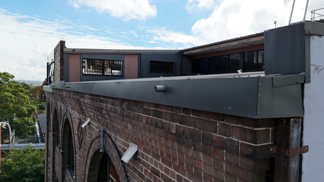 Eaves gutter in good condition